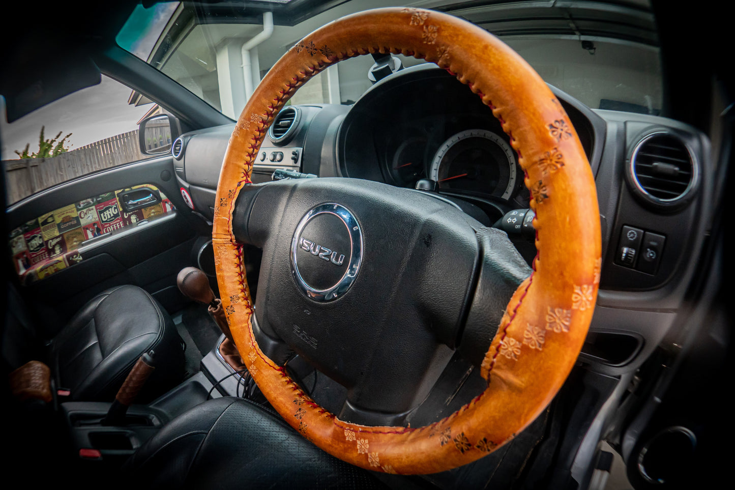 Hand tooled custom leather steering wheel cover - Diamond