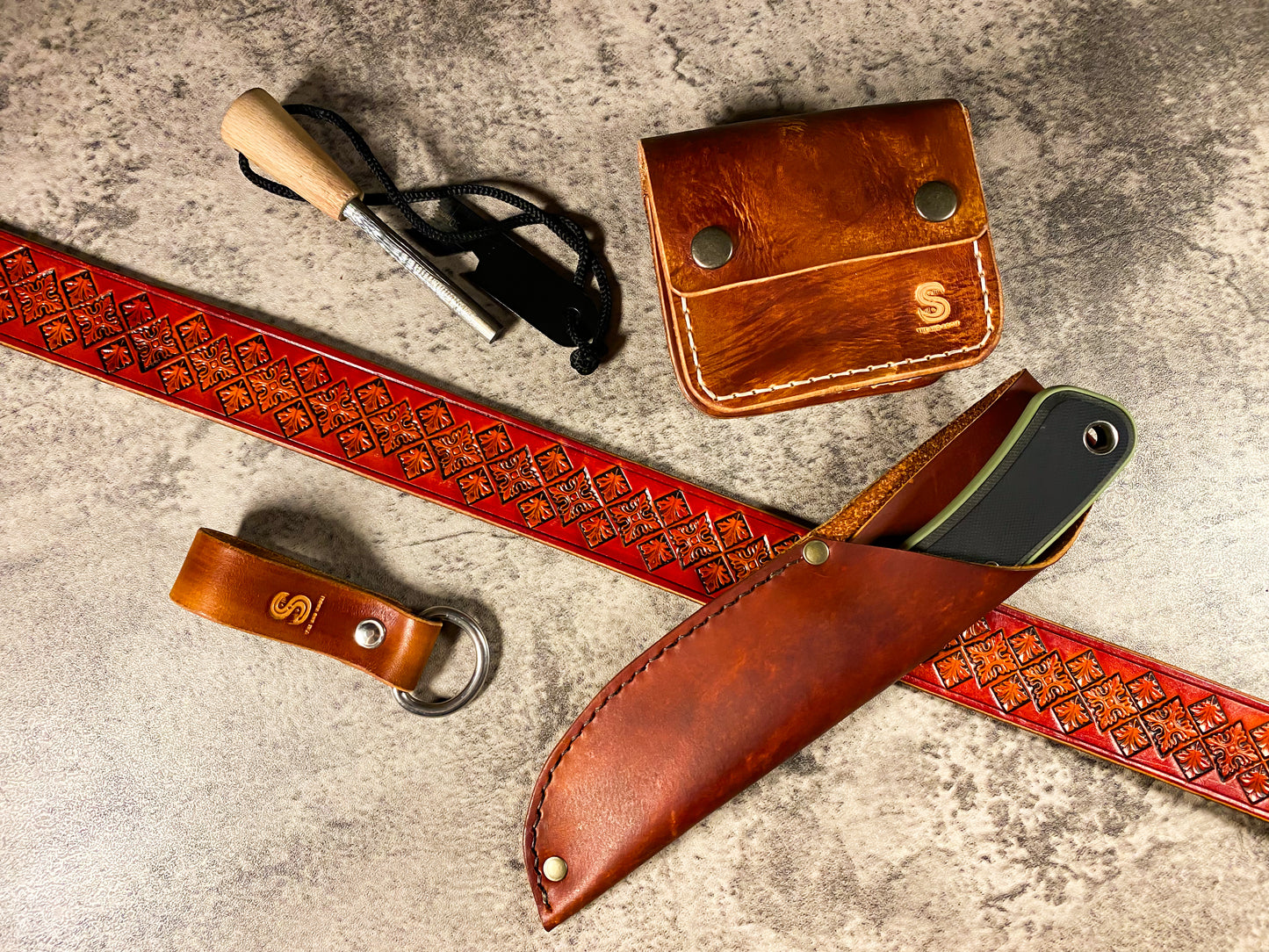 Mini leather belt pouch with snap closure