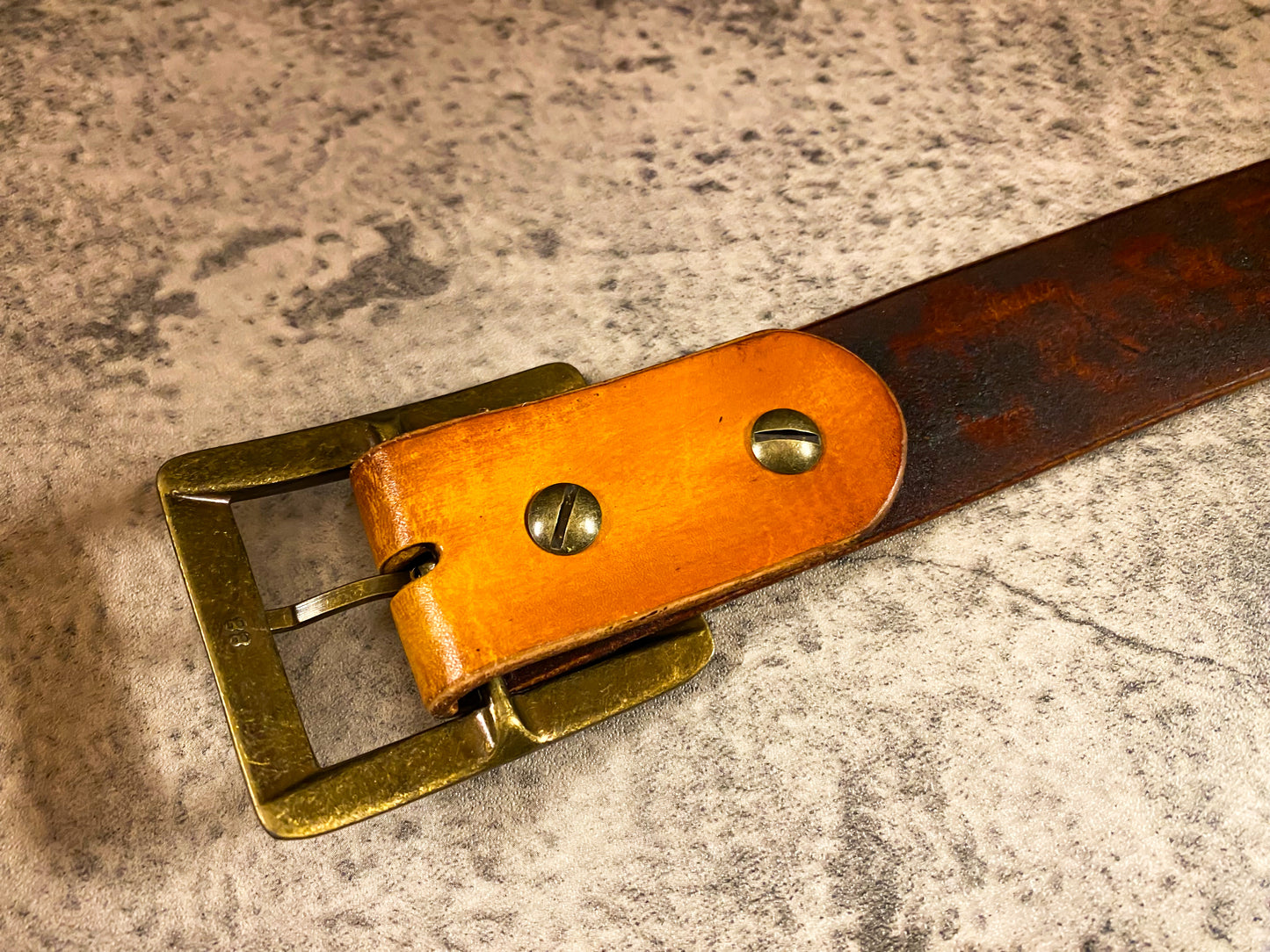 Wild explorer's custom leather belt - Beehive summer
