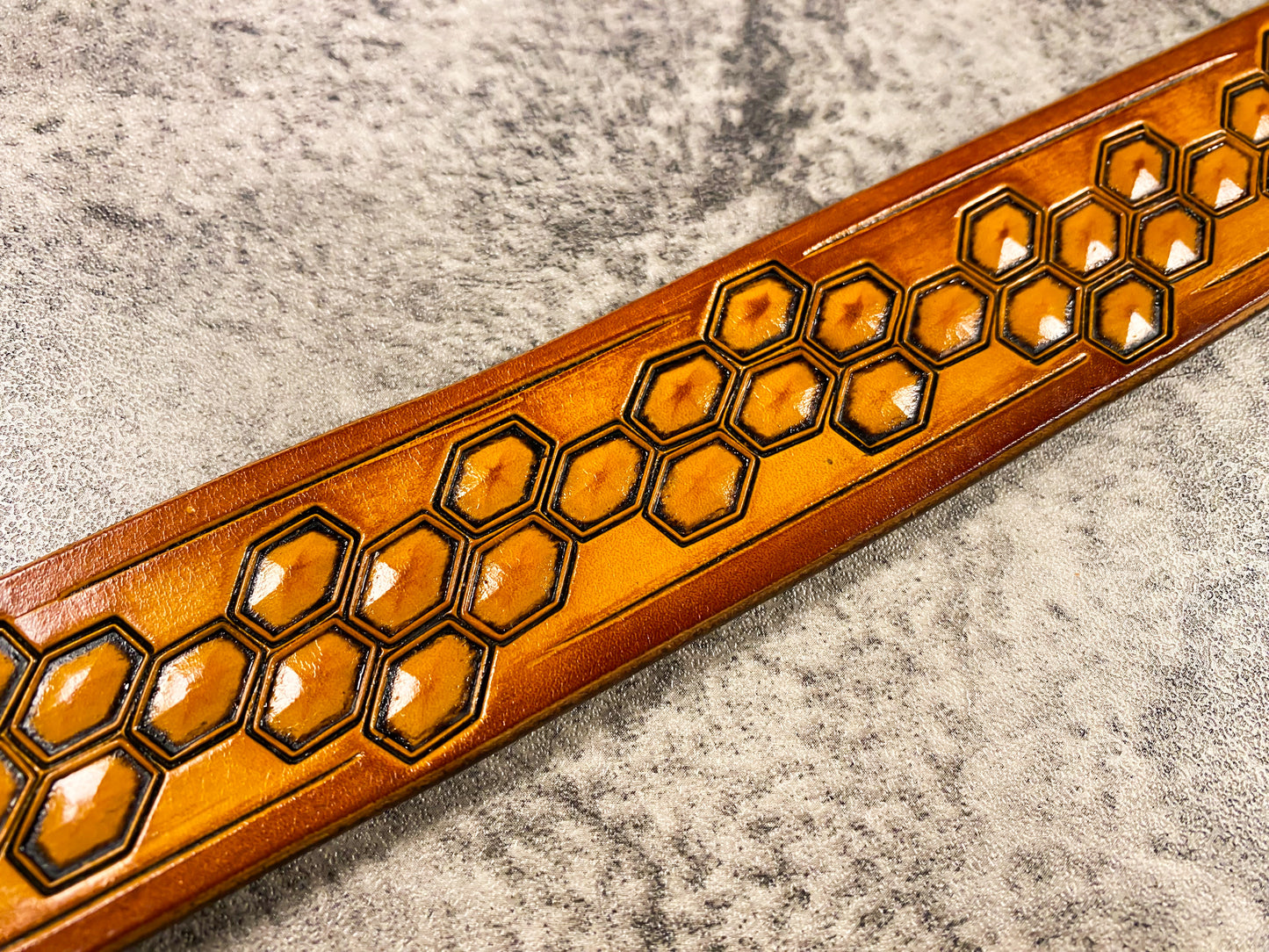 Wild explorer's custom leather belt - Beehive summer