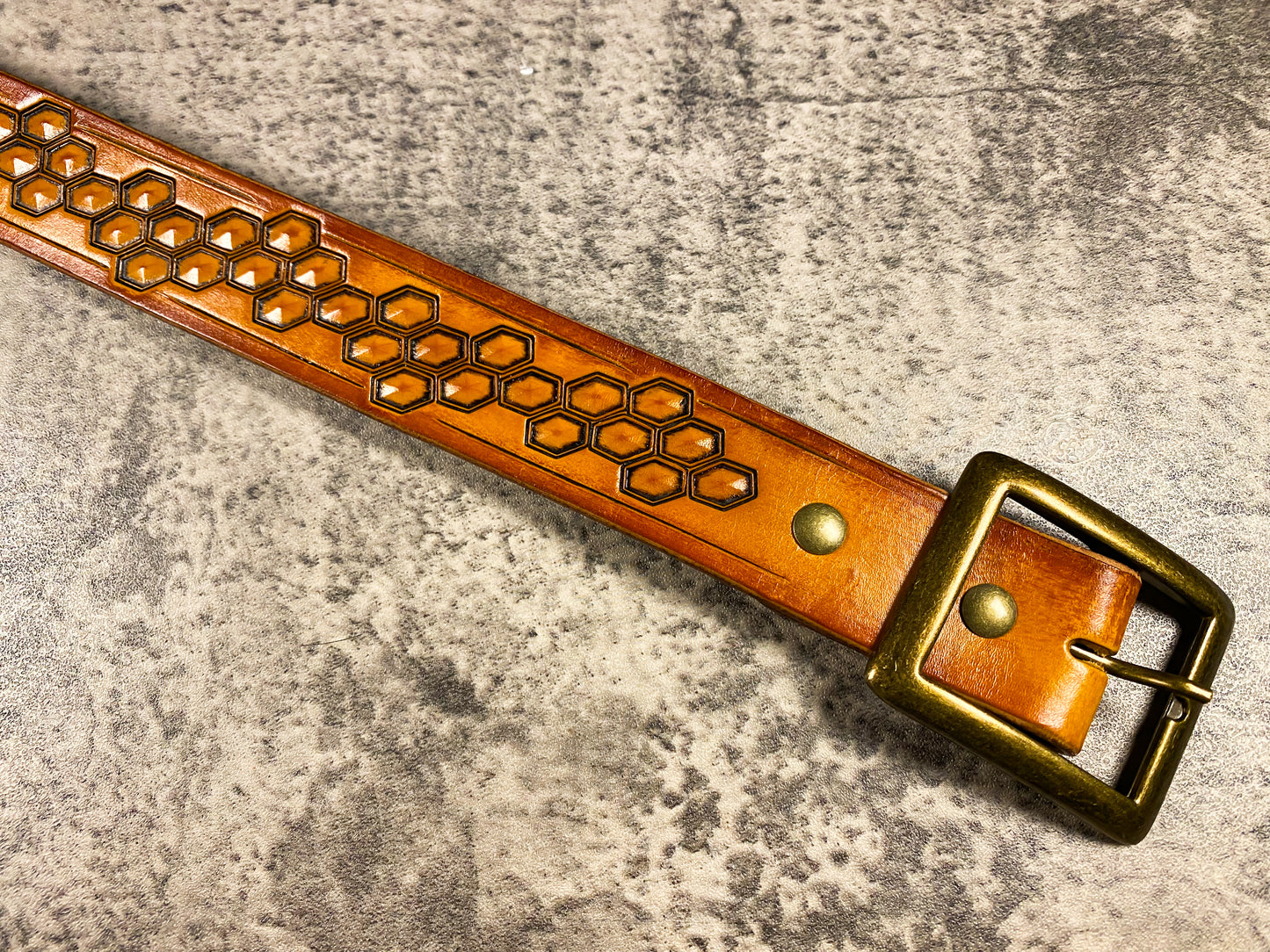 Wild explorer's custom leather belt - Beehive summer