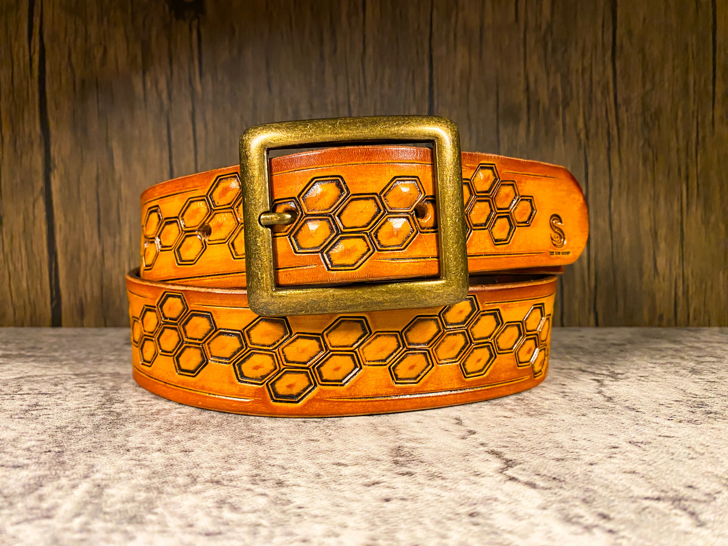 Wild explorer's custom leather belt - Beehive summer