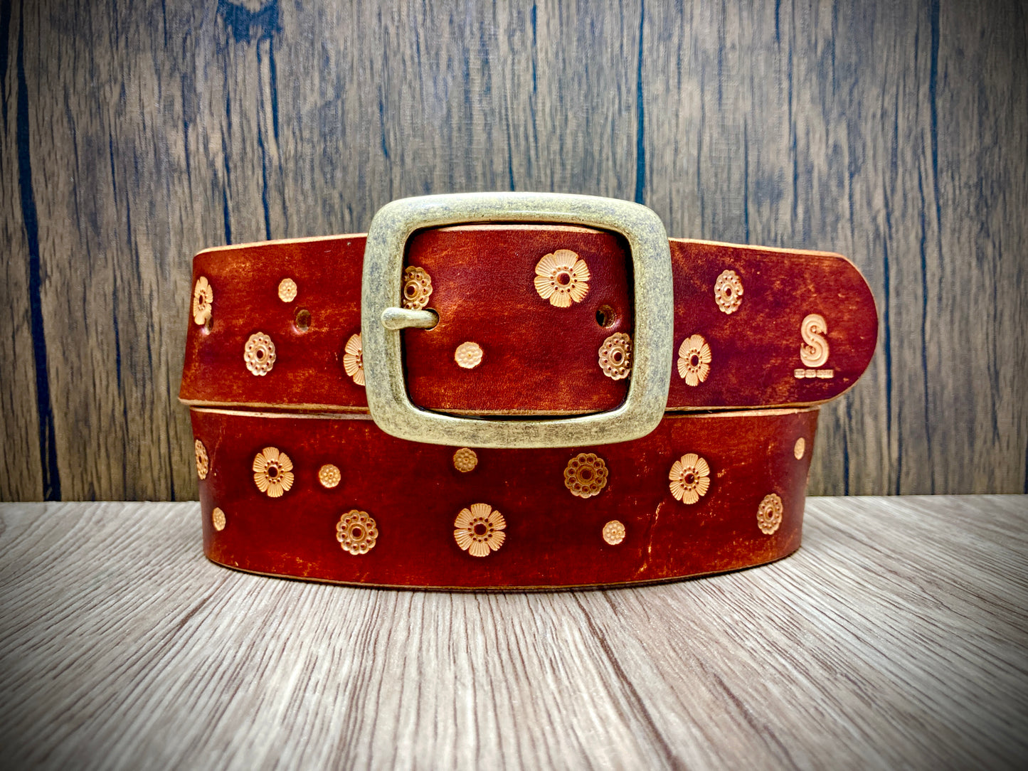 Wild explorer's custom leather belt - Flowers