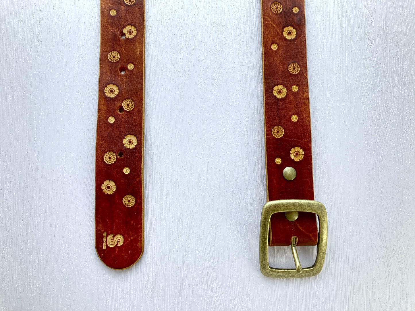 Wild explorer's custom leather belt - Flowers