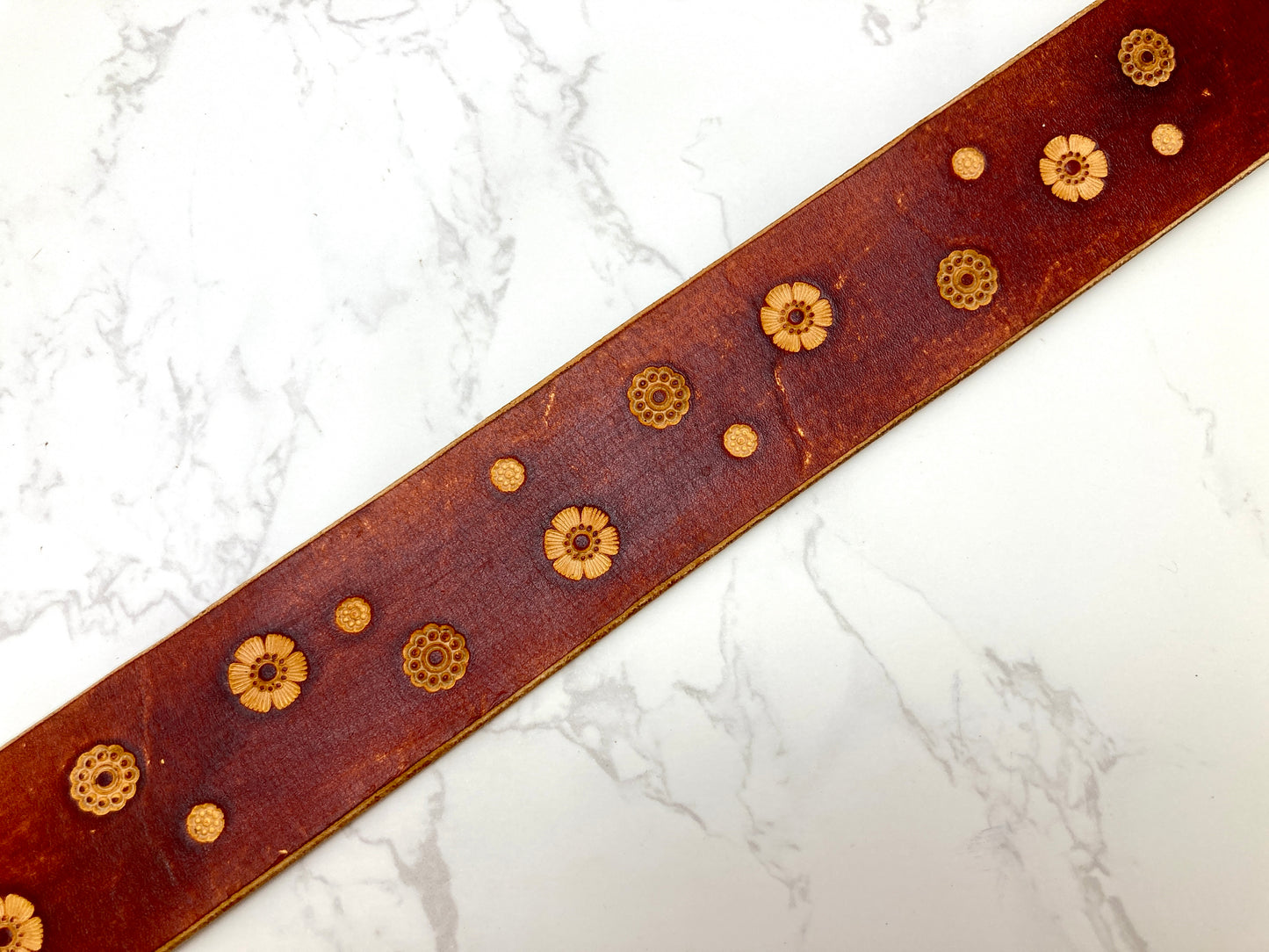 Wild explorer's custom leather belt - Flowers