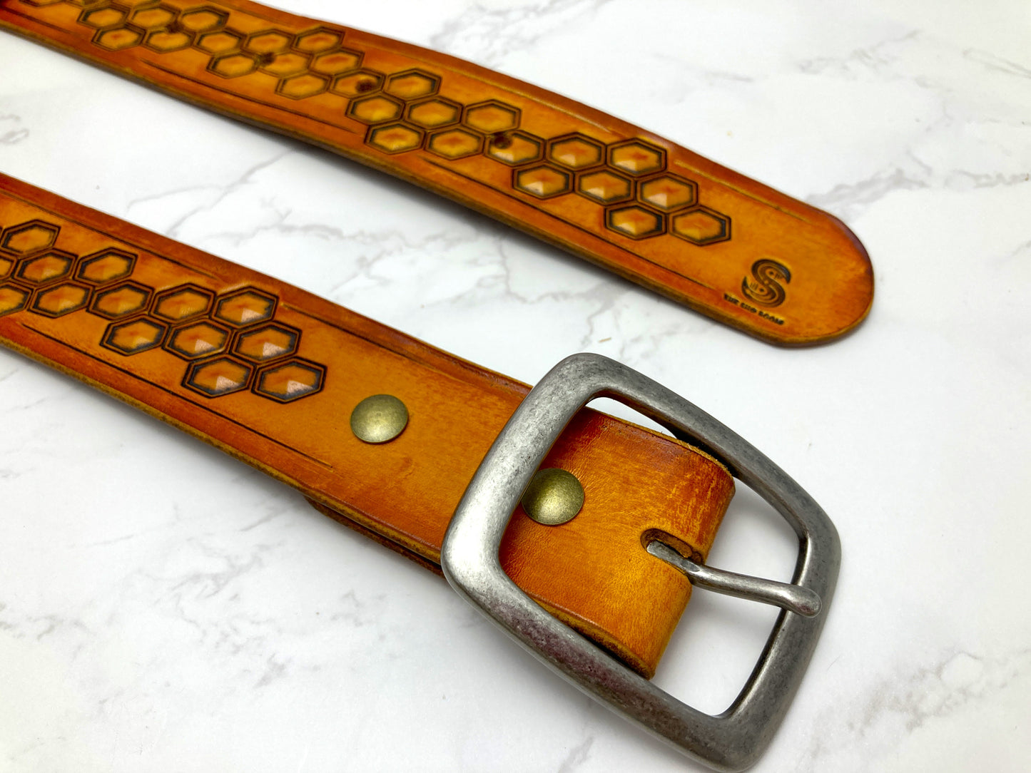 Wild explorer's custom leather belt - Beehive summer