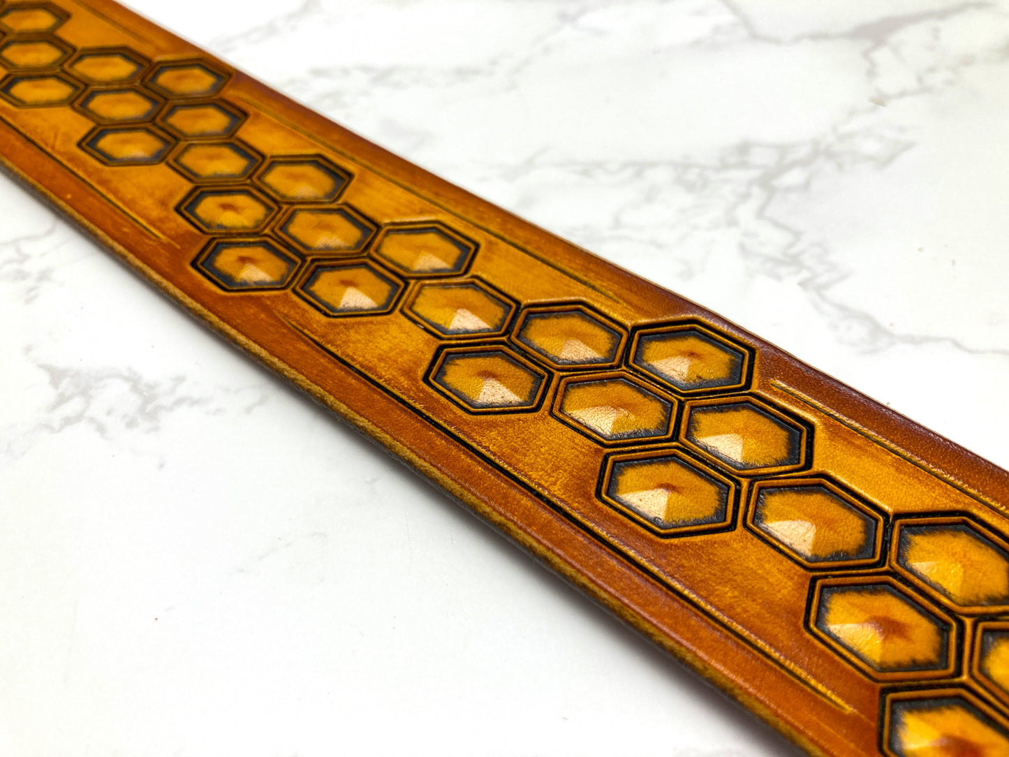 Wild explorer's custom leather belt - Beehive summer