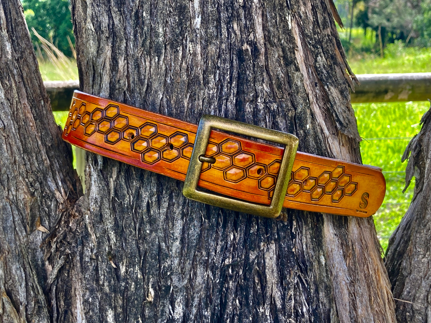 Wild explorer's custom leather belt - Beehive summer