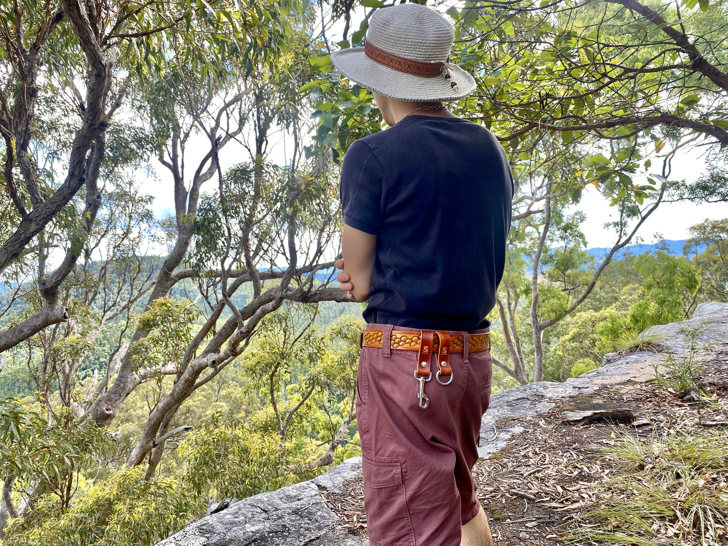 Wild explorer's custom leather belt - Beehive summer