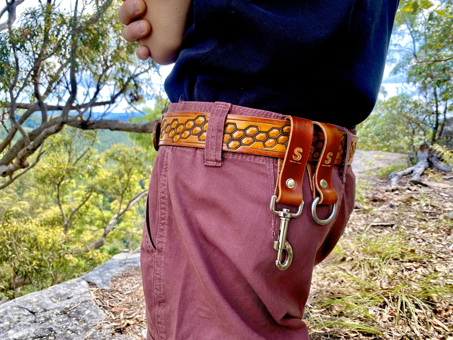 Wild explorer's custom leather belt - Beehive summer