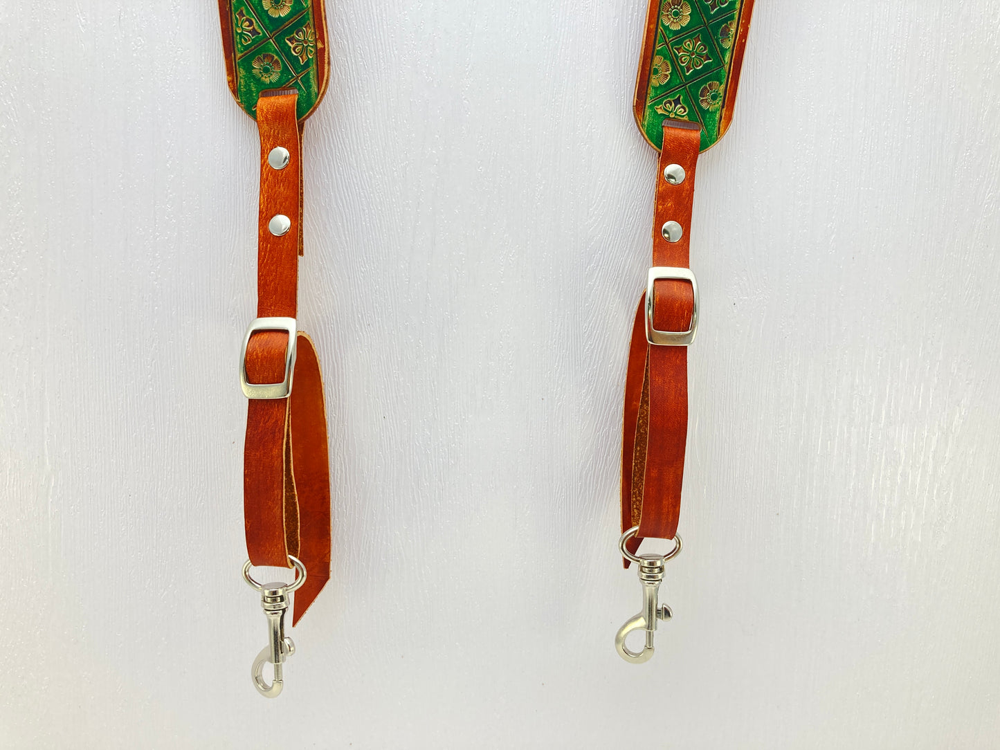 Adventurers full grain leather camera strap - green nature