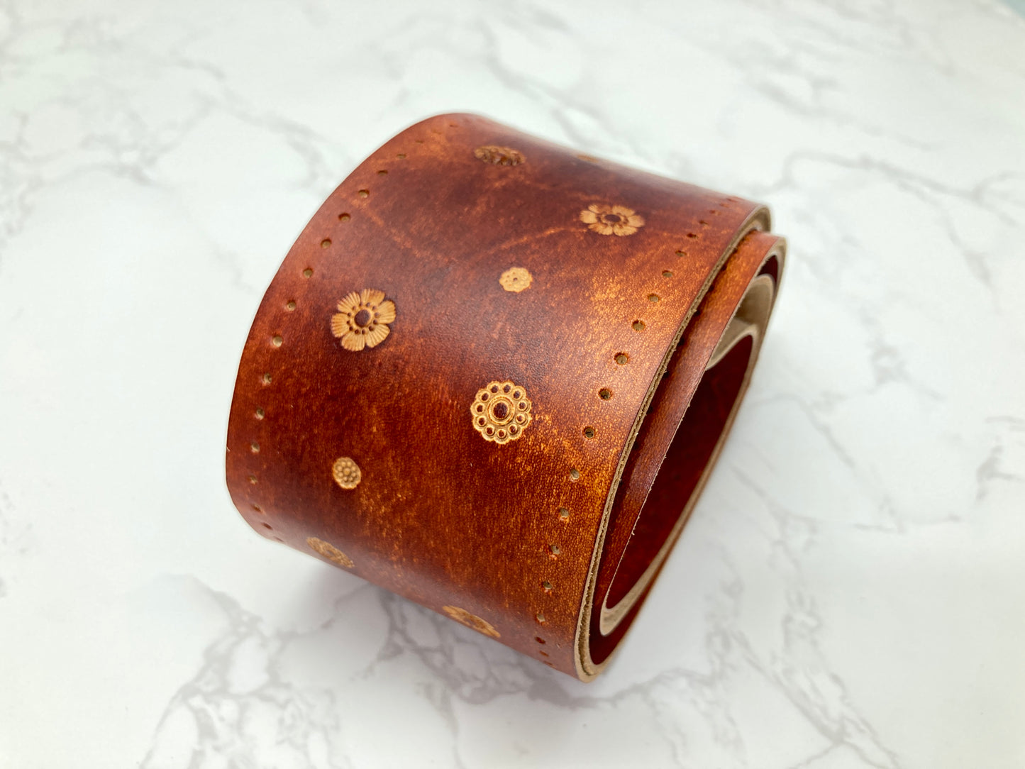 Hand tooled custom leather steering wheel cover - Flowers