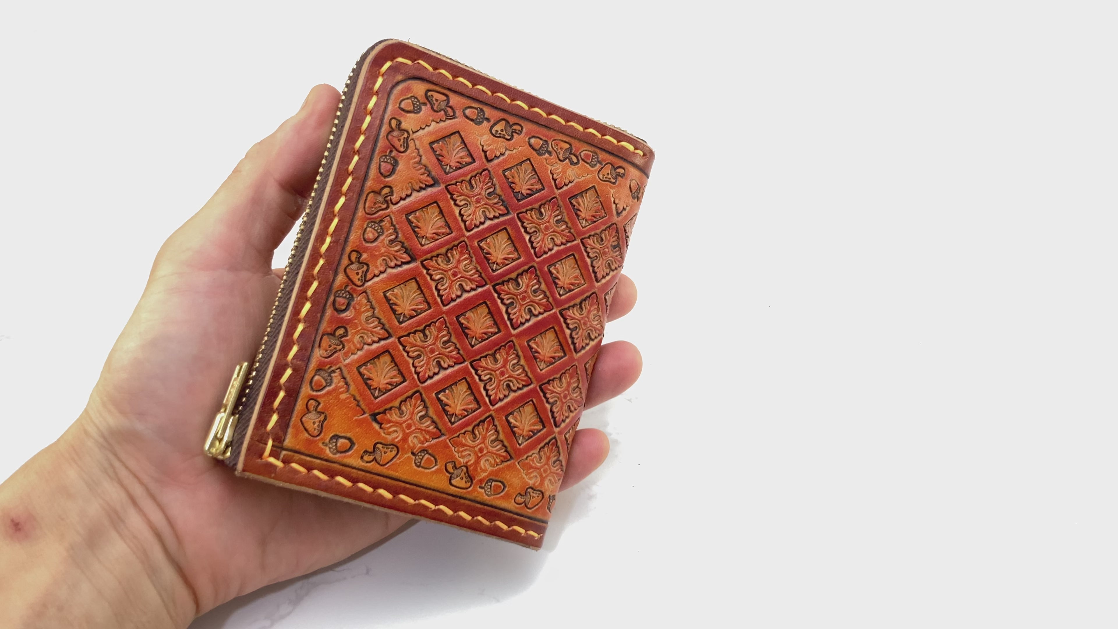 折りたたみ財布 [HAZZYS] 25SS Brown Initial Pattern Threefold Half Wallet HAZZYS(へジス) 財布・小物(レディース) - 海外通販のBUYMA